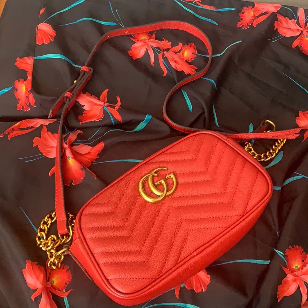 Fashionable  Red crossbody bag